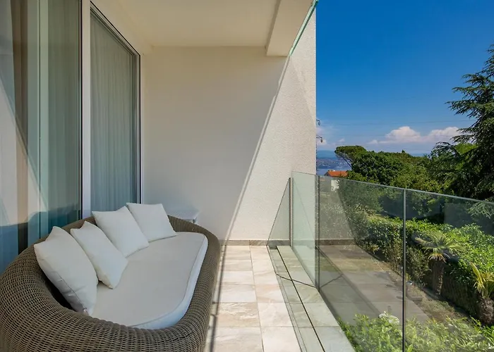 Apartment Stella - Heated Rooftop Swimming Pool