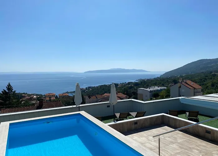 Apartment Stella - Heated Rooftop Swimming Pool