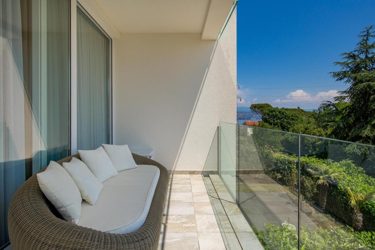 Stella - Heated Rooftop Swimming Pool Apartment