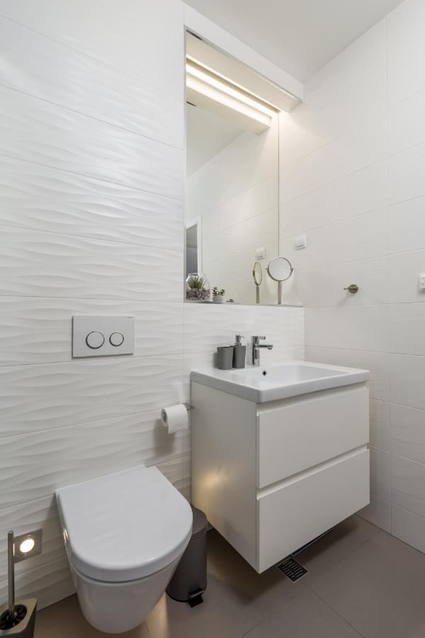 Stella - Heated Rooftop Swimming Pool Apartment *