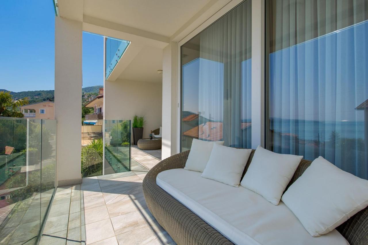 Stella - Heated Rooftop Swimming Pool Apartment