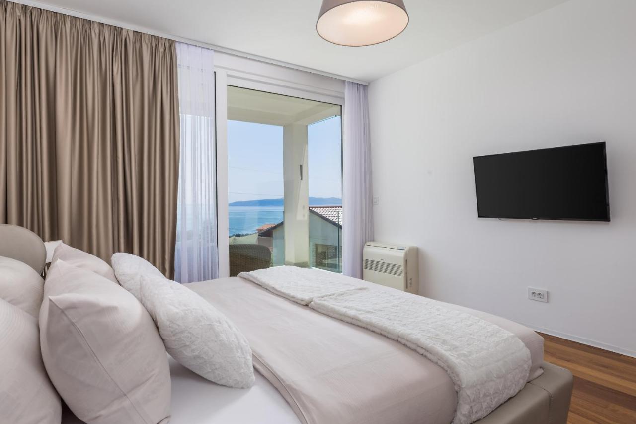 Stella - Heated Rooftop Swimming Pool Apartment