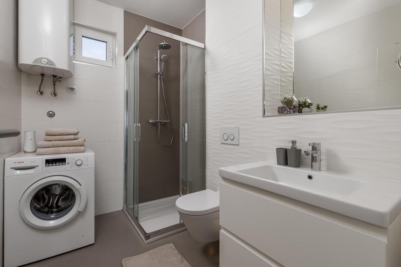 Stella - Heated Rooftop Swimming Pool Apartment *