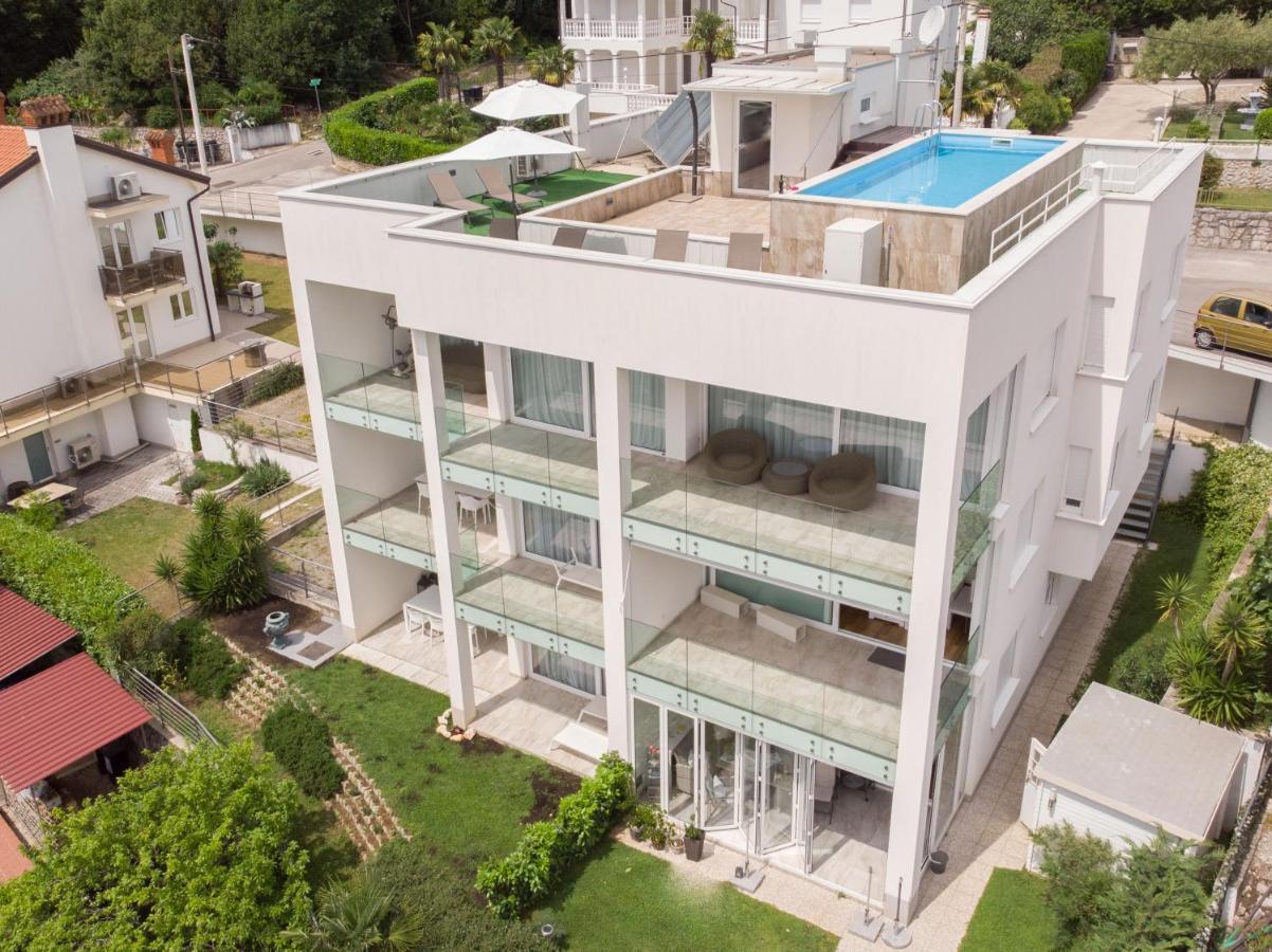 Stella - Heated Rooftop Swimming Pool Apartment