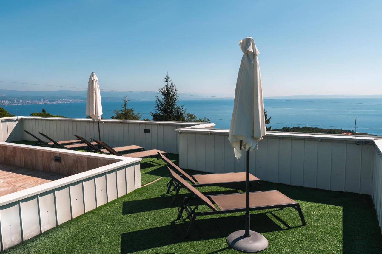 Stella - Heated Rooftop Swimming Pool Apartment