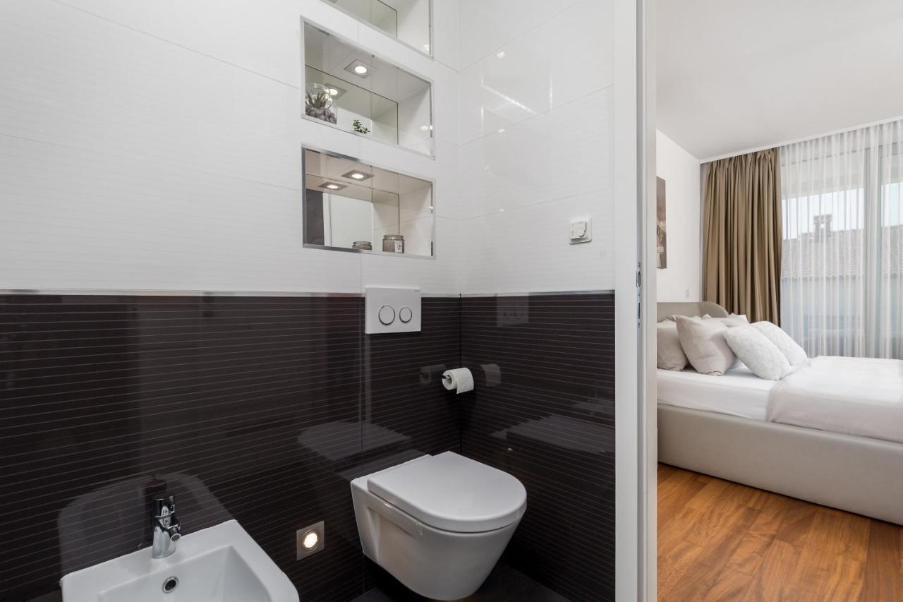 Apartment Stella - Heated Rooftop Swimming Pool